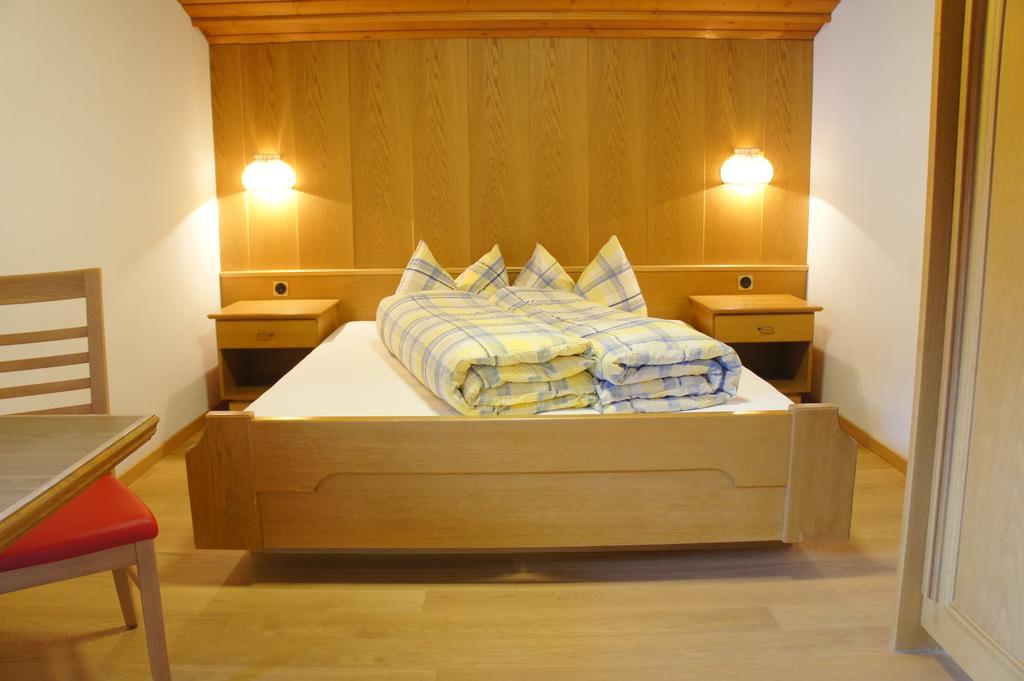 Arina Apartments Samnaun Szoba fotó