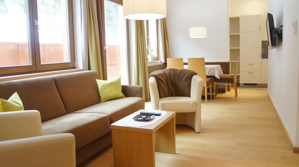 Arina Apartments Samnaun Szoba fotó